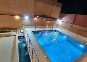 استراحة بمسبح خارجي بحاجز