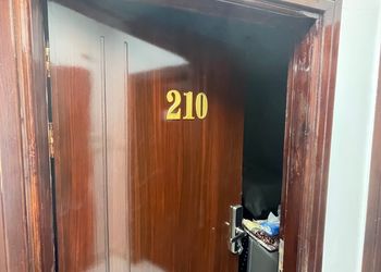 استديو بأسرة مفردة وأثاث مريح
