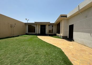 شاليه بمجلس ومسبح داخلي 
