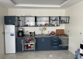 شالية بجلسة خارجية والعاب اطفال