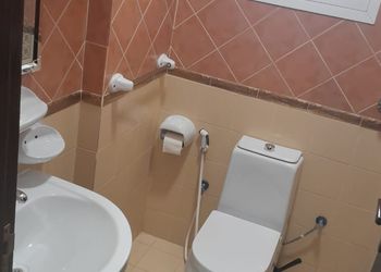 استديو بسريرين مفردة و أثاث مريح