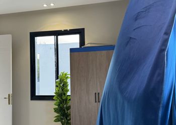 استديو بسرير ماستر وأثاث مريح 