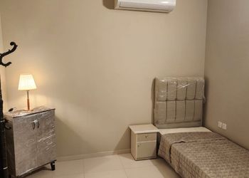 شاليه بمسطح اخضر وجلسة خارجية