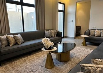 شالية بمجلس مطل على المسبح 