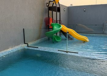 شاليه بألعاب مائية وجلسة خارجية