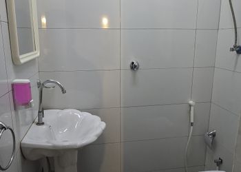 استراحة بمسبح خارجي بحاجز