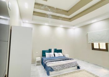 شاليه بألعاب أطفال ومسبح