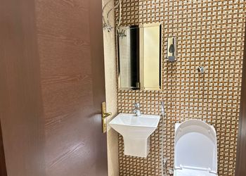 شقة بغرفه نوم ومجالس