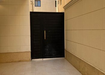 استديو بسرير ماستر وجلسة جانبية 