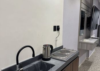 استديو بسرير ماستر وجلسة جانبية