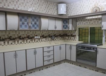 استراحة بمسطح اخضر وألعاب أطفال