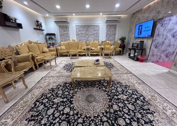 شاليه بمسطح اخضر وجلسة خارجية 