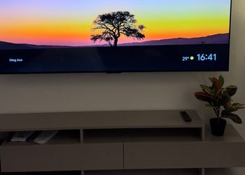 استديو هادئ بسرير ماستر