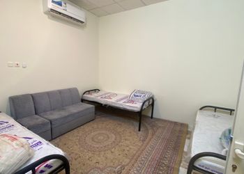 استراحة بجلسة خارجية وألعاب اطفال
