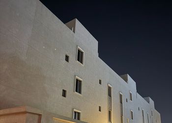 استديو بسرير ماستر وجلسة جانبية