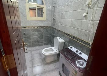 شقة بصالة وغرفتين نوم بدخول ذاتي
