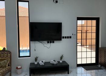 شاليه بألعاب مائية وجلسة خارجية