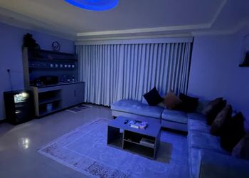 استديو بسرير ماستر وجلسة جانبية