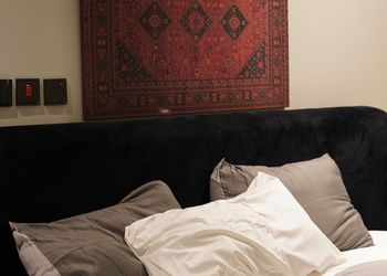 استديو بسرير ماستر وجلسة مريحة 