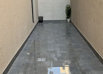استديو بسرير مريح وتصميم هادئ 