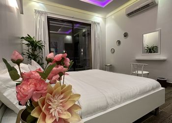 شاليه بألعاب أطفال ومسبح خارجي