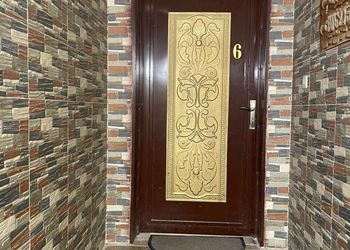استديو بسريرين مفردة و أثاث مريح