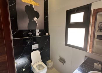 فيلا بجلسة خارجية على المسبح