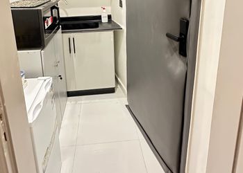استديو هادئ بدخول ذاتي 