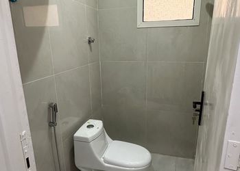 استديو بأثاث مريح وبسيط 