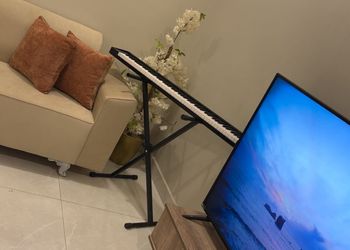 شاليه بمسطح اخضر ومسبح 