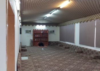 مزرعة بمسطحات خضراء وأجواء ممتعة