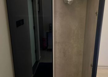 استديو بأثاث مريح وبسيط 