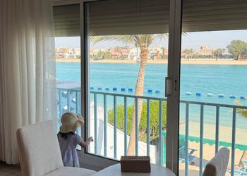 شاليه بجلسة خارجية ومجالس