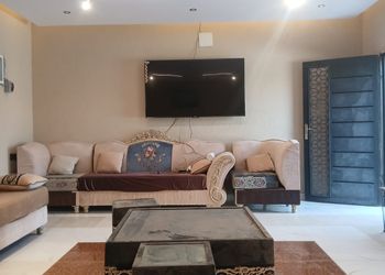 مزرعة بمسطح اخضر ومجلس