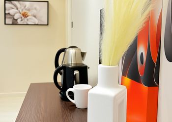 شقة بغرفة نوم وتصميم هادئ 