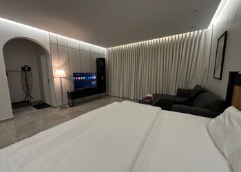 استديو هادئ بدخول ذاتي 