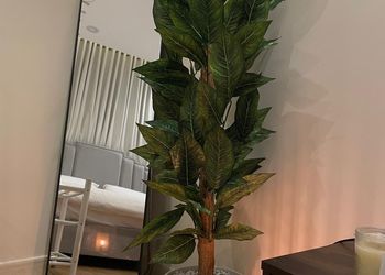 استديو بأثاث مريح وبسيط 