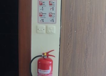 شاليه بمسبح خارجي وجلسة خارجية