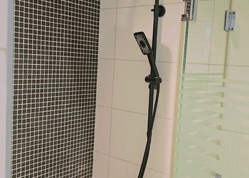 شقة بإطلالة مميزة وصالة أنيقة 