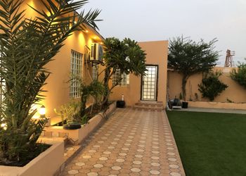 استراحة بجلسة خارجية ملعب كرة طائرة
