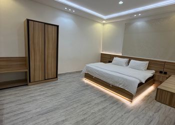 استراحة بصالة جلوس وفناء خارجي
