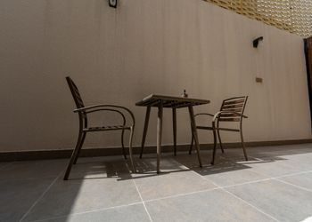 شقة بغرفة معيشة وغرفة نوم 