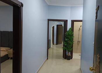 شقة بغرفة معيشة وغرفتين نوم 