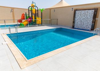 شاليه بمسبح بألعاب مائية