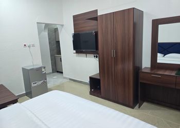 استديو بأثاث مريح وبسيط 