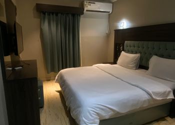 استديو بسرير ماستر وأثاث مريح 