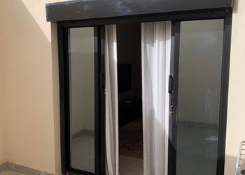 استديو بسرير ماستر وجلسة جانبية 