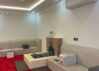 استراحة بألعاب أطفال ومجالس