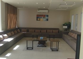 شاليه بمسبح خارجي وجلسة خارجية