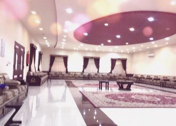 استراحة بملعب كرة طائره (قسمين)